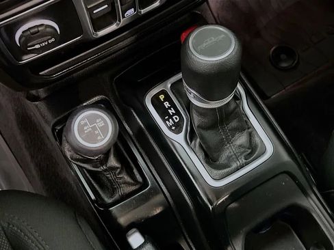 Used 2023 Jeep Gladiator Willys image 18