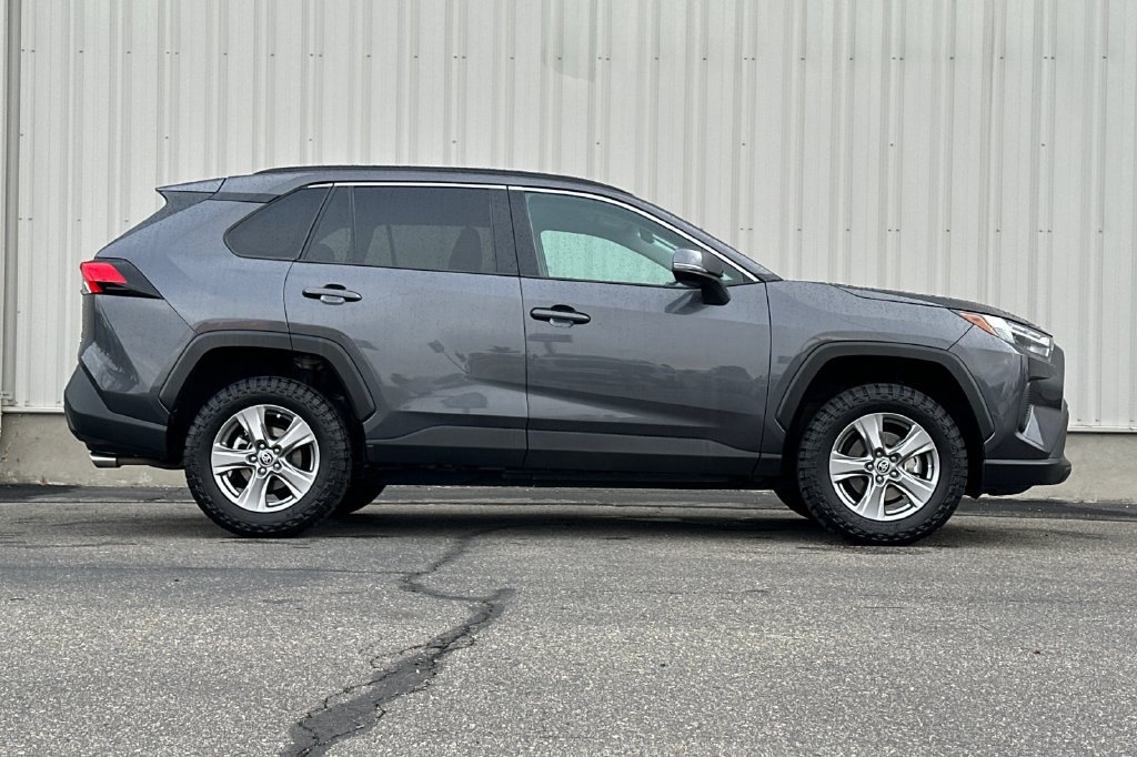Used 2025 Toyota RAV4 XLE AWD/4WD image 11
