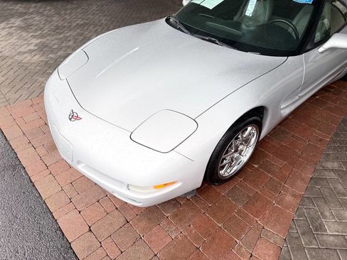 Used 1998 Chevrolet Corvette Coupe image 17