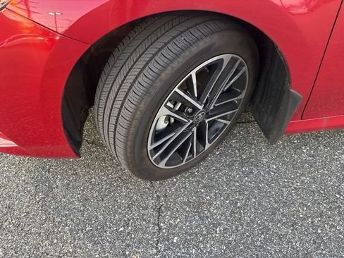 Used 2025 Toyota Camry XLE image 9