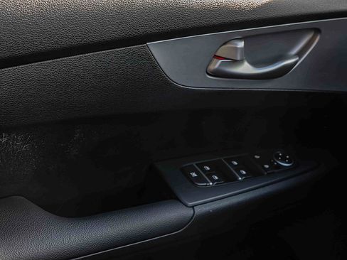 Certified 2024 Kia Forte LXS w/ LXS Technology Package FWD image 15