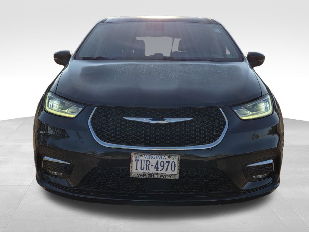 Used 2023 Chrysler Pacifica Touring-L FWD image 3