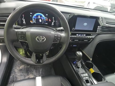 Used 2025 Toyota Camry SE FWD image 13