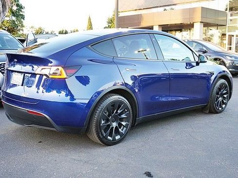Used 2021 Tesla Model Y Long Range AWD/4WD image 4