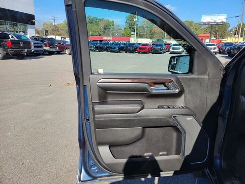 Used 2022 GMC Sierra 1500 SLT w/ SLT Convenience Package image 9