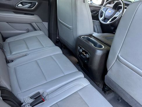 Used 2024 Chevrolet Suburban LT image 19