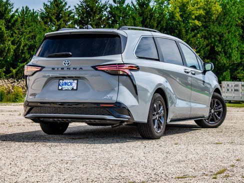 Used 2024 Toyota Sienna XSE w/ XSE Plus Package AWD/4WD image 8