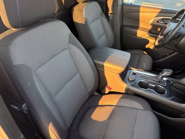 Used 2023 Chevrolet Traverse LT FWD image 16