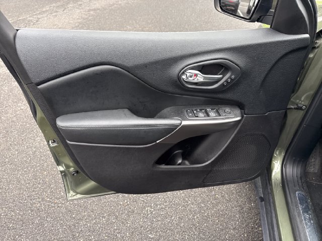 Used 2020 Jeep Cherokee Limited AWD/4WD image 23