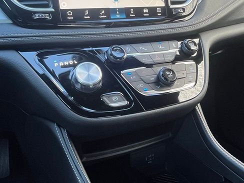 New 2026 Chrysler Pacifica Limited w/ S Appearance Package image 16