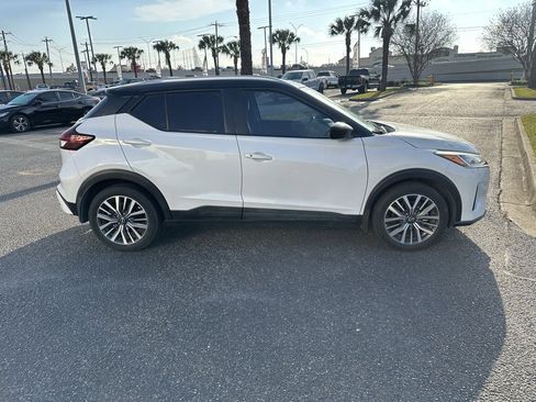 Used 2023 Nissan Kicks SV image 7