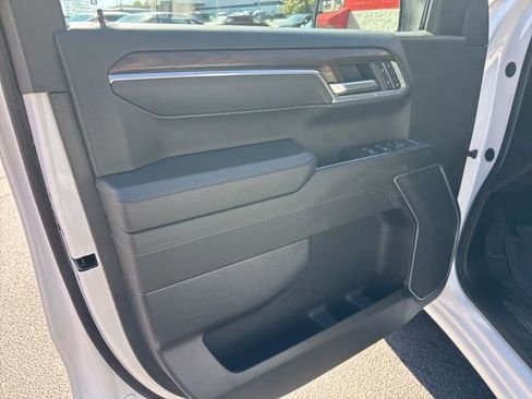 Used 2025 GMC Sierra 1500 SLT image 13