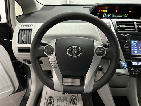 Used 2012 Toyota Prius V Three FWD image 19