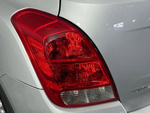 Used 2019 Chevrolet Trax LS image 33