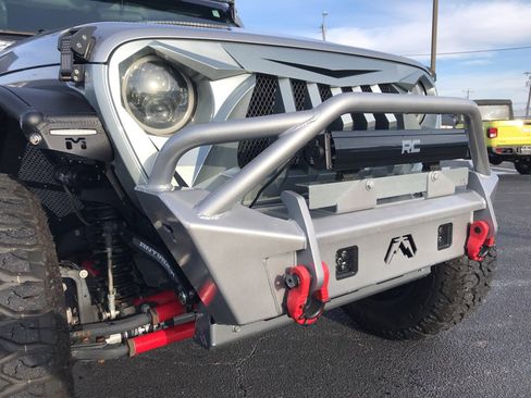 Used 2019 Jeep Wrangler Unlimited Sport S image 32