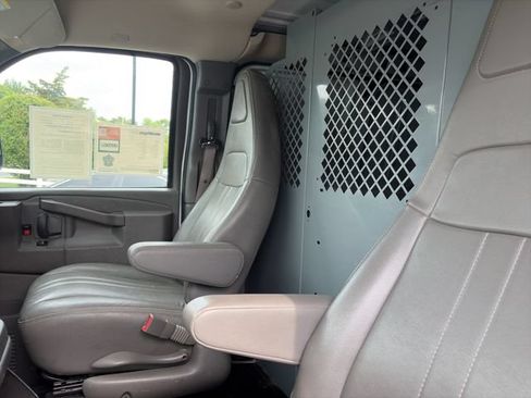Used 2021 Chevrolet Express 2500 RWD image 4