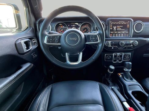 Used 2018 Jeep Wrangler Unlimited Sahara AWD/4WD image 6