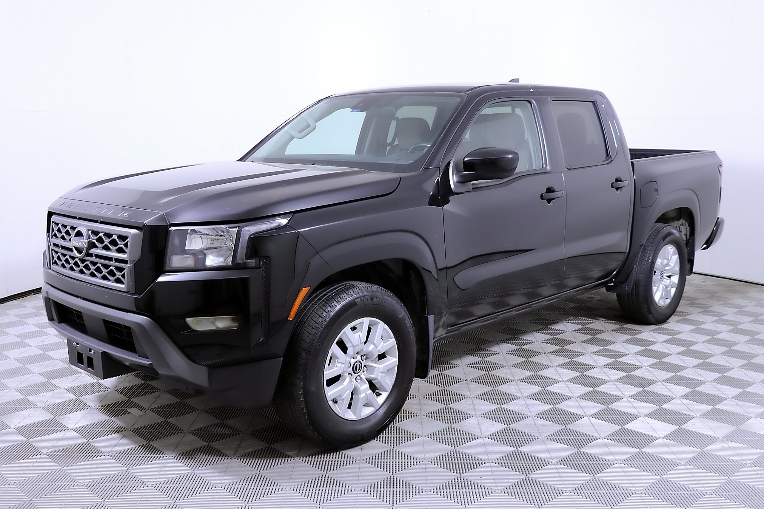 Used 2024 Nissan Frontier SV w/ SV Convenience Package RWD image 3