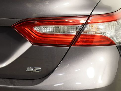 Used 2018 Toyota Camry SE image 33