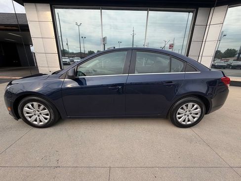 Used 2011 Chevrolet Cruze LS FWD image 2