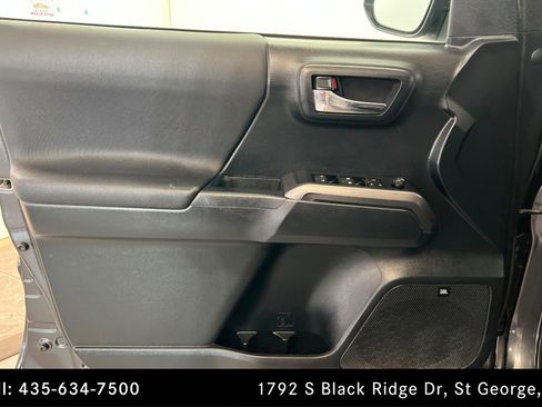 Used 2019 Toyota Tacoma TRD Off-Road AWD/4WD image 14