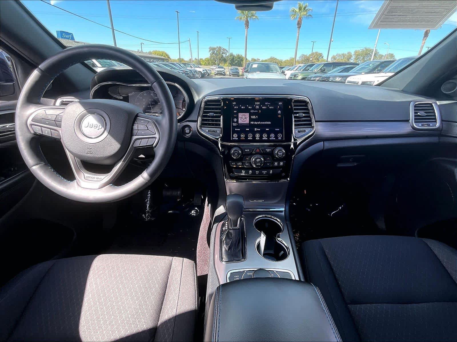 Used 2019 Jeep Grand Cherokee Laredo AWD/4WD image 18