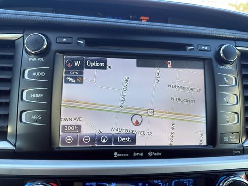 Used 2018 Toyota Highlander XLE image 19