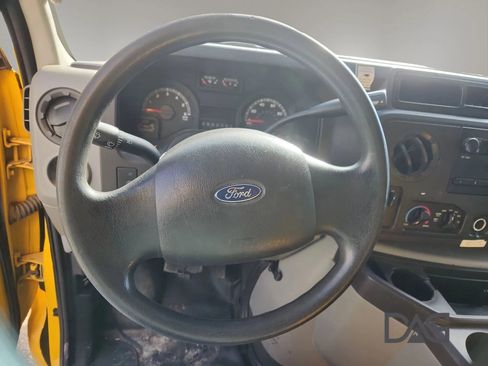 Used 2015 Ford E-350 and Econoline 350 Super Duty RWD image 7