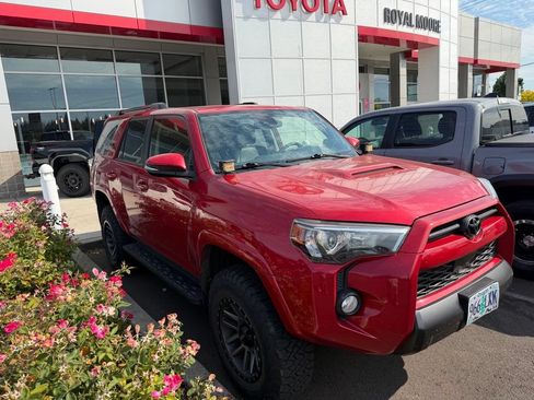 Used 2020 Toyota 4Runner TRD Off-Road Premium w/ Moonroof Package AWD/4WD image 8