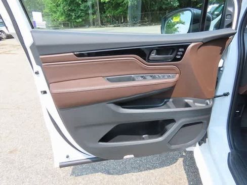 New 2026 Honda Odyssey Touring image 18