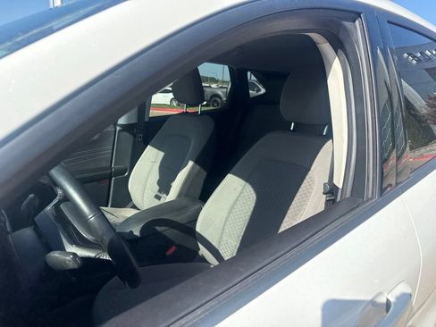 Used 2021 Ford Escape SE w/ SE Sport Appearance Package FWD image 9