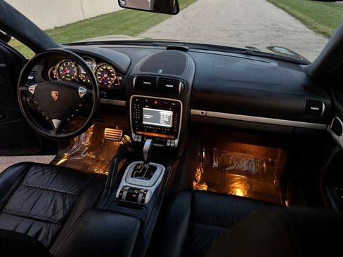 Used 2006 Porsche Cayenne Turbo image 22