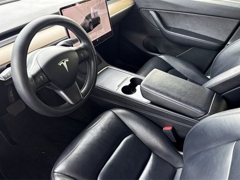 Used 2022 Tesla Model Y Long Range image 13