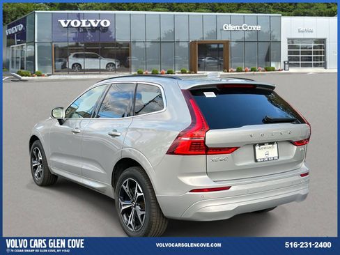 Used 2022 Volvo XC60 B5 Momentum w/ Climate Package image 4