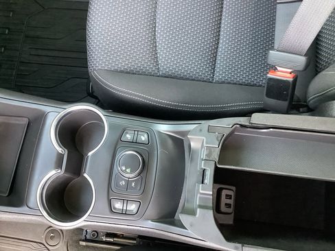 Used 2024 GMC Terrain SLE w/ Driver Convenience Package FWD image 23