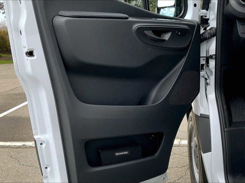 Used 2025 Mercedes-Benz Sprinter 2500 image 14