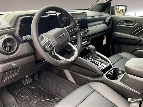 New 2026 Chevrolet Colorado Trail Boss w/ Off-Road Front Bumper Package AWD/4WD image 7
