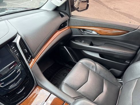 Used 2020 Cadillac Escalade Premium Luxury image 41