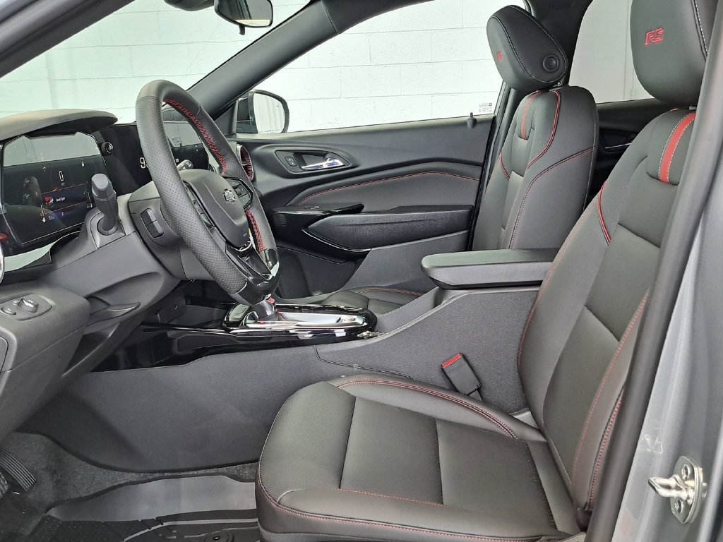 New 2026 Chevrolet Trax RS w/ Sunroof Package FWD image 12