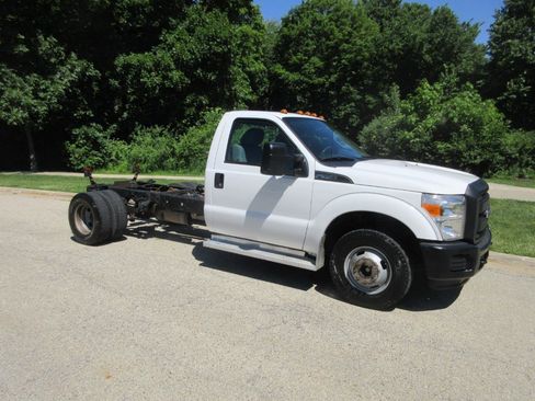 Used 2014 Ford F350 XL w/ Trailer Tow Package RWD image 3