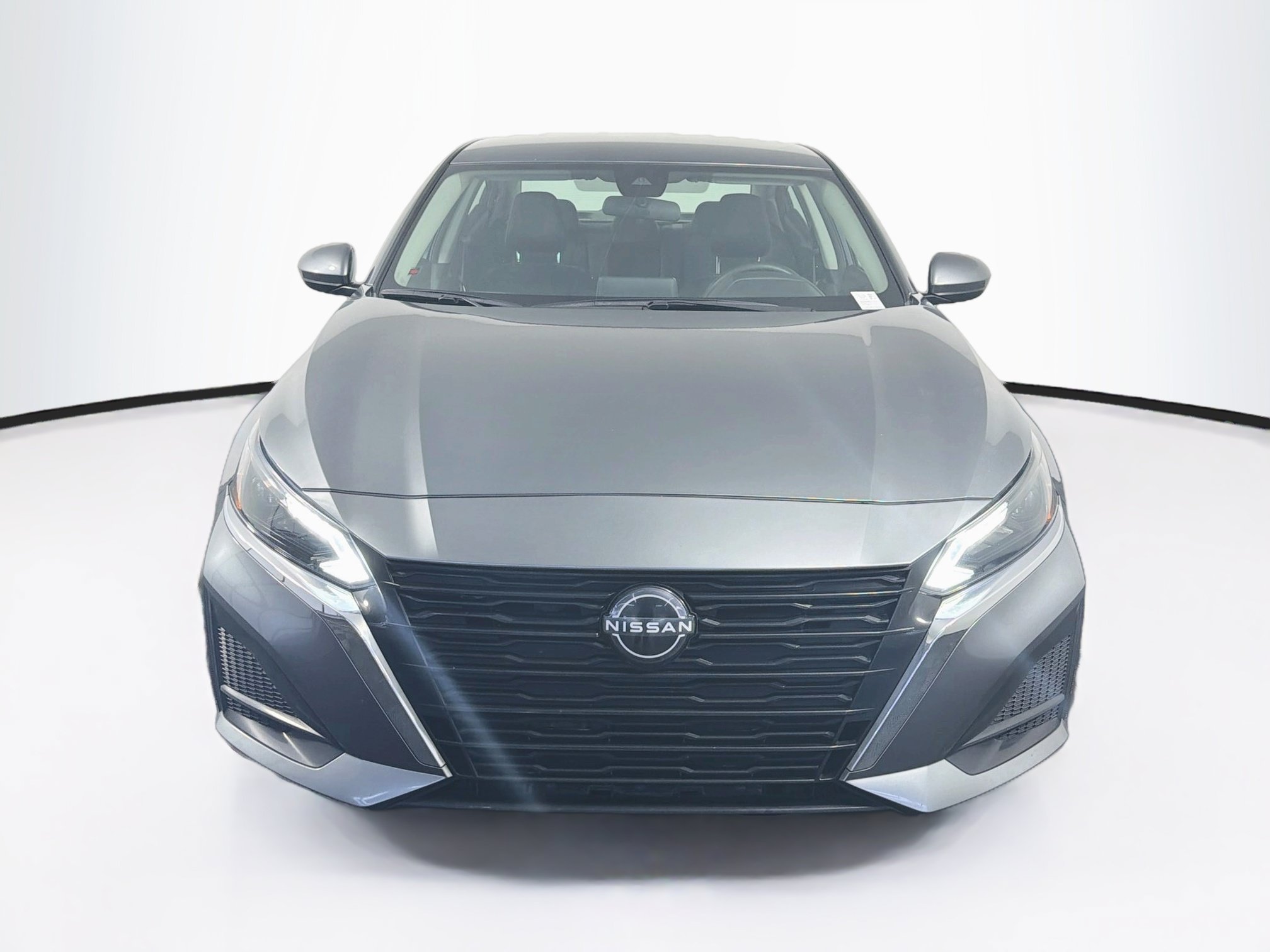 Used 2023 Nissan Altima 2.5 SV FWD image 2