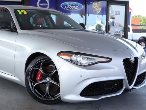 Used 2019 Alfa Romeo Giulia RWD image 2