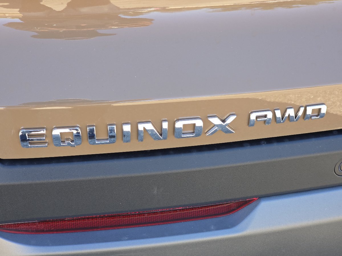New 2027 Chevrolet Equinox LT w/ Convenience Package II AWD/4WD image 6