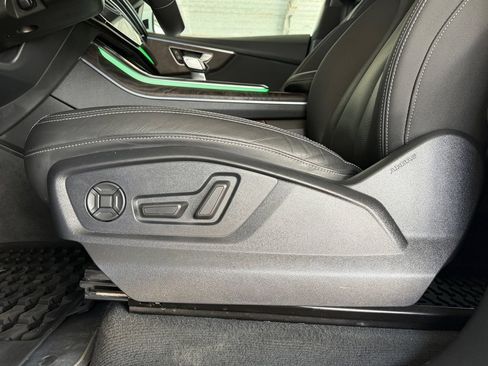 Used 2021 Audi Q8 Premium Plus w/ Premium Plus Package AWD/4WD image 34