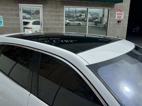 Used 2019 Jaguar F-PACE image 10