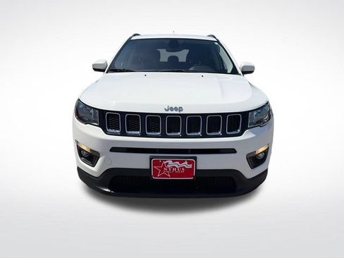 Used 2018 Jeep Compass Latitude FWD image 2
