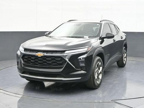 New 2026 Chevrolet Trax LT w/ Driver Confidence Package FWD image 2