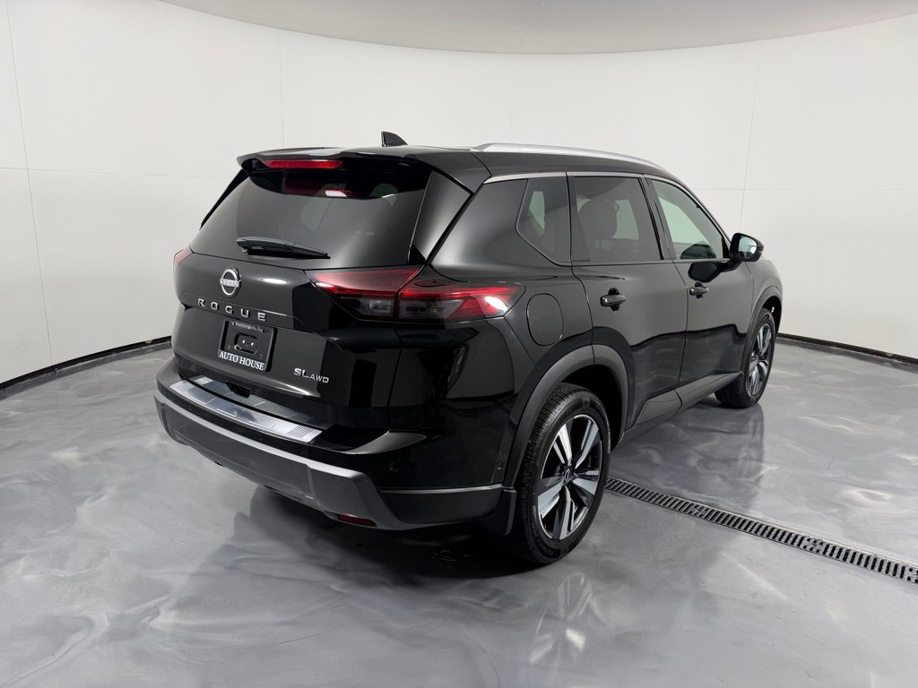 Used 2024 Nissan Rogue SL AWD/4WD image 6