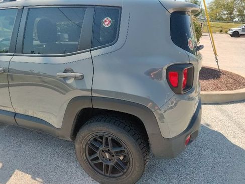 Used 2020 Jeep Renegade Sport w/ Sport Appearance Group AWD/4WD image 9