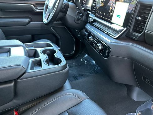 Certified 2025 GMC Sierra 1500 SLT AWD/4WD image 16